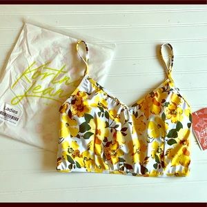 NWT Kortni Jeane yellow floral V’d crop
